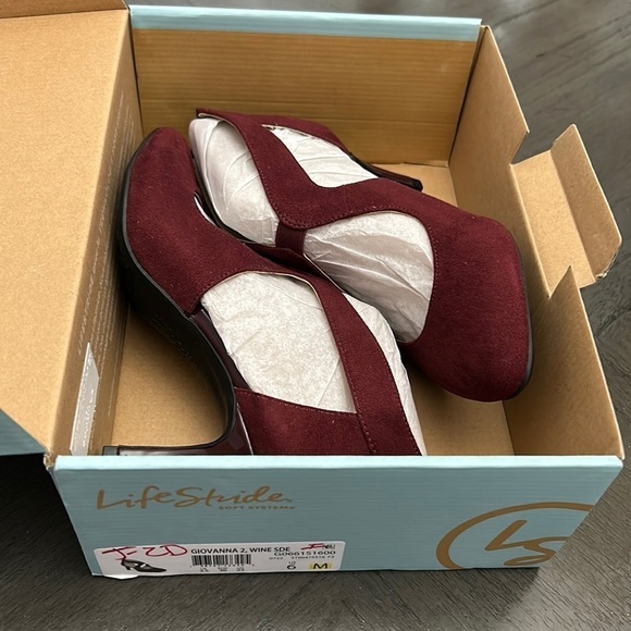 LIFESTRIDE Giovanna 2 Pumps - Picture 2 of 10